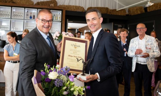 Z.E. Philippe Lalliot ontvangt KVNW Wijnrank