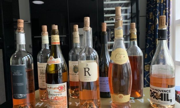 Gerijpte rosés aan tafel