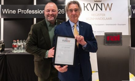 Jan van Lissum onderscheiden met KVNW Wijnglas